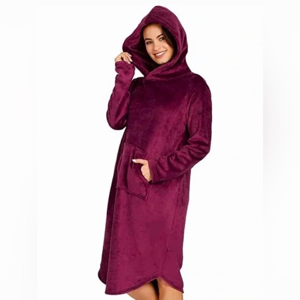 32 Degrees heat hooded cozy sleep Lou her size S/M.